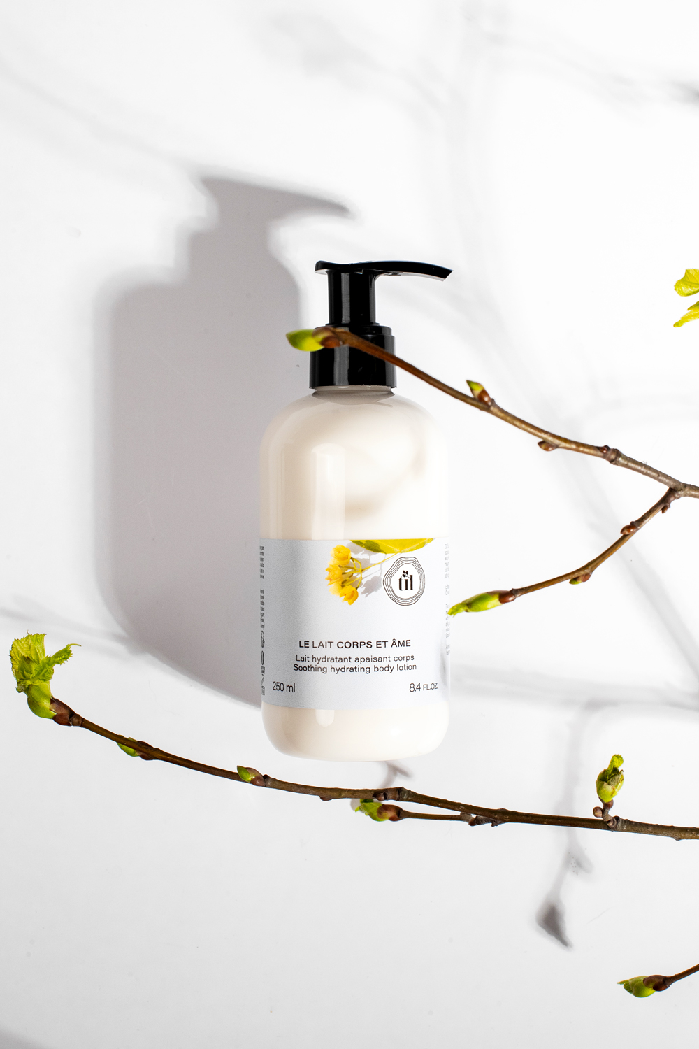A highly penetrating moisturising body milk with a perfectly fluid texture. Leaves the skin soft and silky, and delicately scented with the sweet smell of linden blossom.